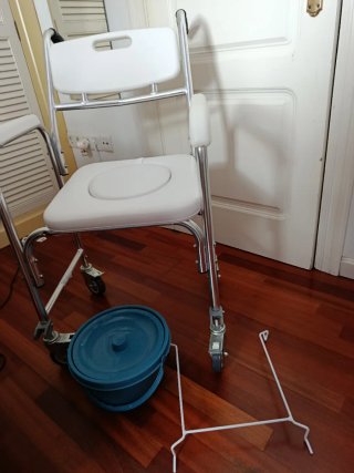 Silla de ruedas para inodoro y ducha