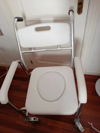 Silla de ruedas para inodoro y ducha