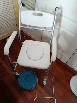 Silla de ruedas para inodoro y ducha