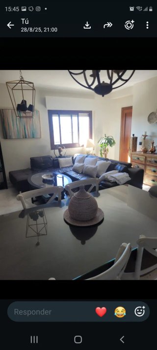 Sillón chesslong marrón de piel verdadera.