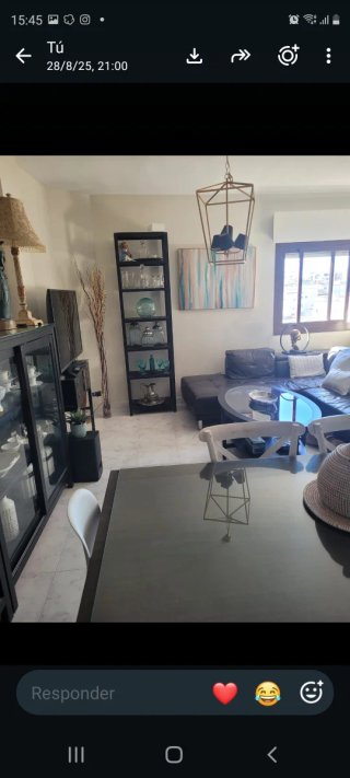 Sillón chesslong marrón de piel verdadera.