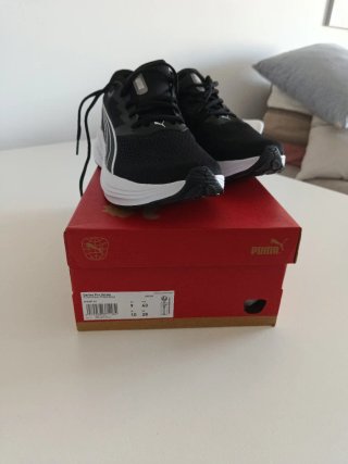 Zapatillas Puma Negras y Blancas Nuevas