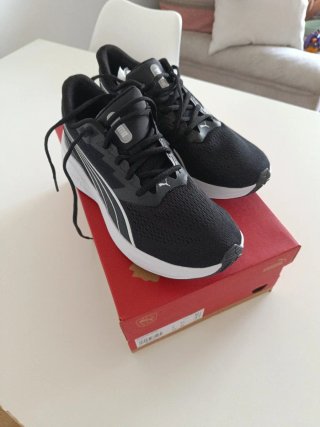 Zapatillas Puma Negras y Blancas Nuevas