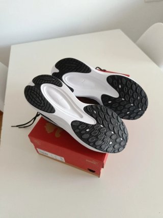 Zapatillas Puma Negras y Blancas Nuevas