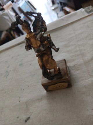 Statuina cavaliere su base onice