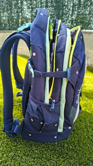 Mochila Satch azul con lunares rosas
