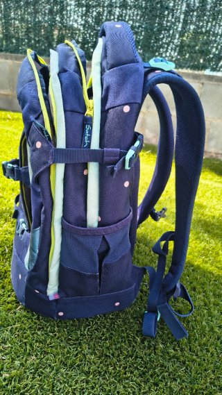 Mochila Satch azul con lunares rosas