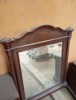 Muebles rustico. 2 mesitas más espejo