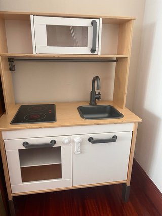 Cocinita IKEA madera con accesorios de comiditas