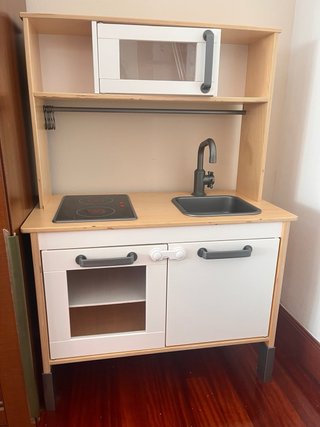 Cocinita IKEA madera con accesorios de comiditas