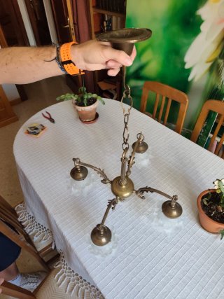 Lampara de bronce con tulipas de cristal