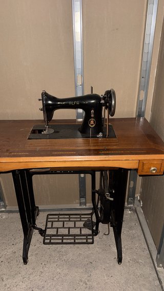 Maquina de coser antigua