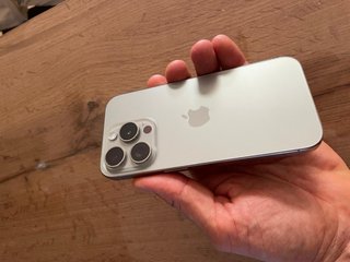 iPhone 15 Pro Plata Nuevo Batería 100%