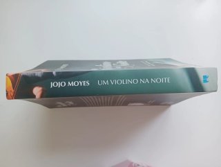 Um violino na Noite (Portuguese Edition)