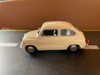 Seat 600 Colección Marca sólido