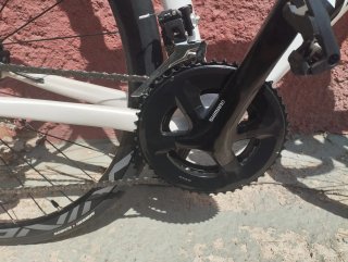 Bicicleta de carretera Massi blanca