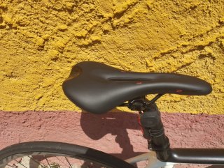 Bicicleta de carretera Massi blanca
