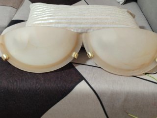 Lampada da parete semisferica beige e oro
