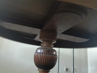 Mesa clasica de comedor de madera maciza