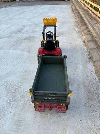 Tractor de juguete con remolque