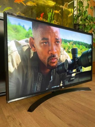 Como nuevo - LG Smart TV 65 pulgadas 4K -con mando