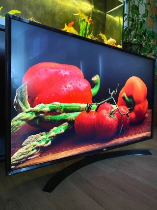 Como nuevo - LG Smart TV 65 pulgadas 4K -con mando