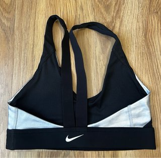 Top deportivo Nike negro original mujer
