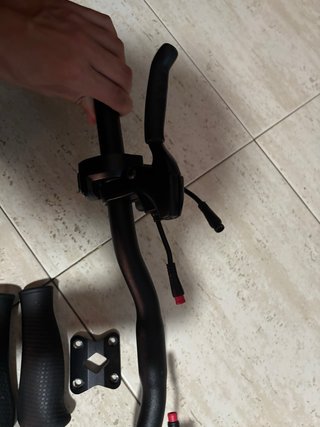 Manillar Kukirin con manetas y botonera