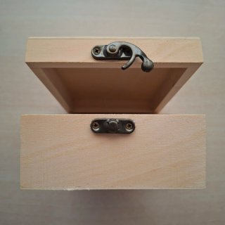Caja decorativa pequeña.