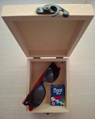 Caja decorativa pequeña.