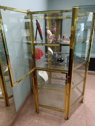 Vitrina Exhibidora Hexagonal en Latón y Cristal