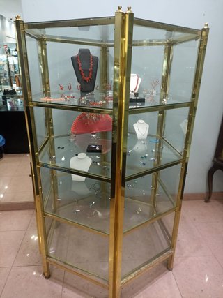 Vitrina Exhibidora Hexagonal en Latón y Cristal
