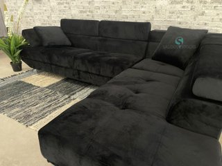 Sofá-rinconera en negro terciopelo