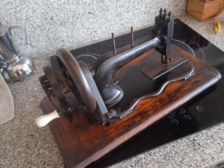 Máquina de coser antigua