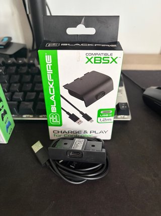 Controller Xbox Series X/S + Caricabatterie per batterie