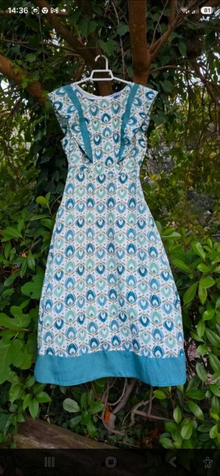 Precioso vestido midi evento estampado