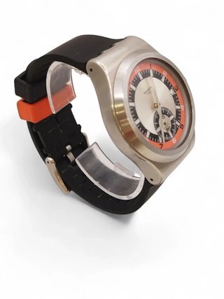 RELOJ SWATCH SWISS V8 CONFIDENCE 51 ESFERA METALICA CORREA DE GOMA NEGRO