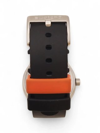 RELOJ SWATCH SWISS V8 CONFIDENCE 51 ESFERA METALICA CORREA DE GOMA NEGRO