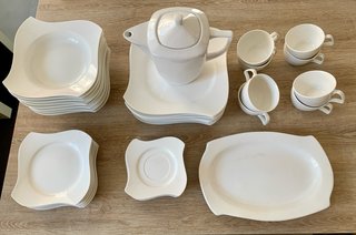 Vajilla de porcelana blanca moderna