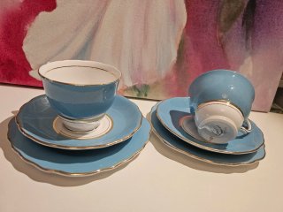 Trío de té inglés porcelana azul y oro