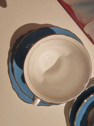 Trío de té inglés porcelana azul y oro