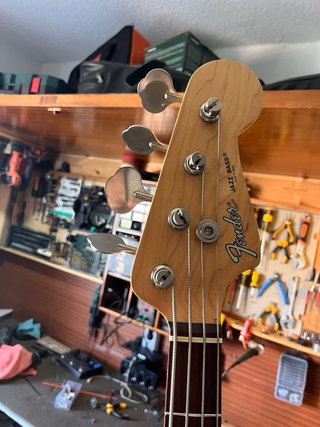 Calibrazione e Manutenzione per Bassi Fender