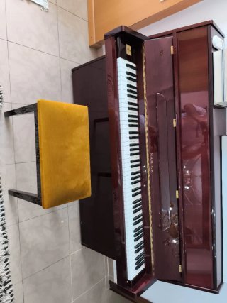 Piano con poco uso