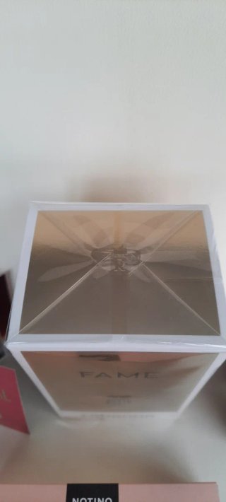 Perfume fame 150ml + 8 muestras