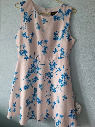 Vestido floral azul y blanco Talla M