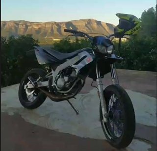 Moto DERBI DRD RACING 49cc + Accesorios