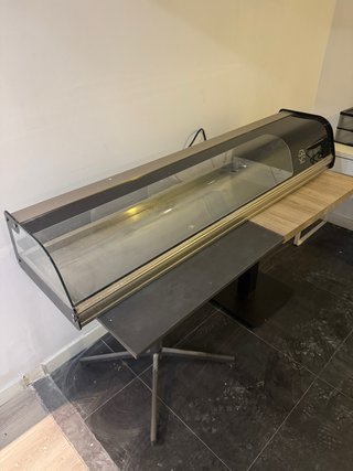 Vitrina expositora refrigerada de sobremesa