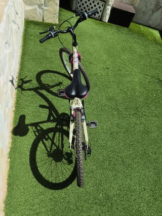 Bicicleta niña rosa y blanca