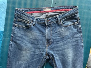 Pantalón vaquero Pull and Bear Talla 42