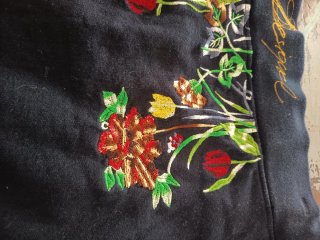 Falda Desigual bordada flores